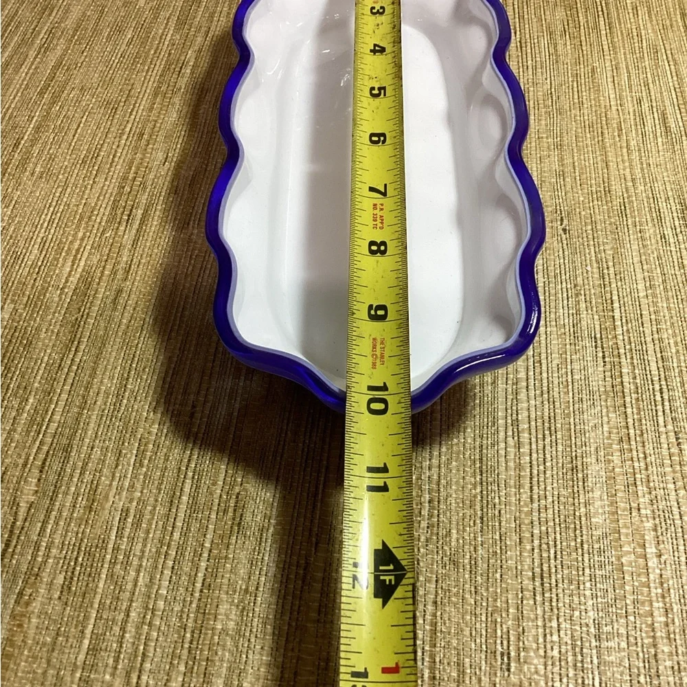 White and Blue Melamine Scalloped Serving Dishes Banana Split Bowls